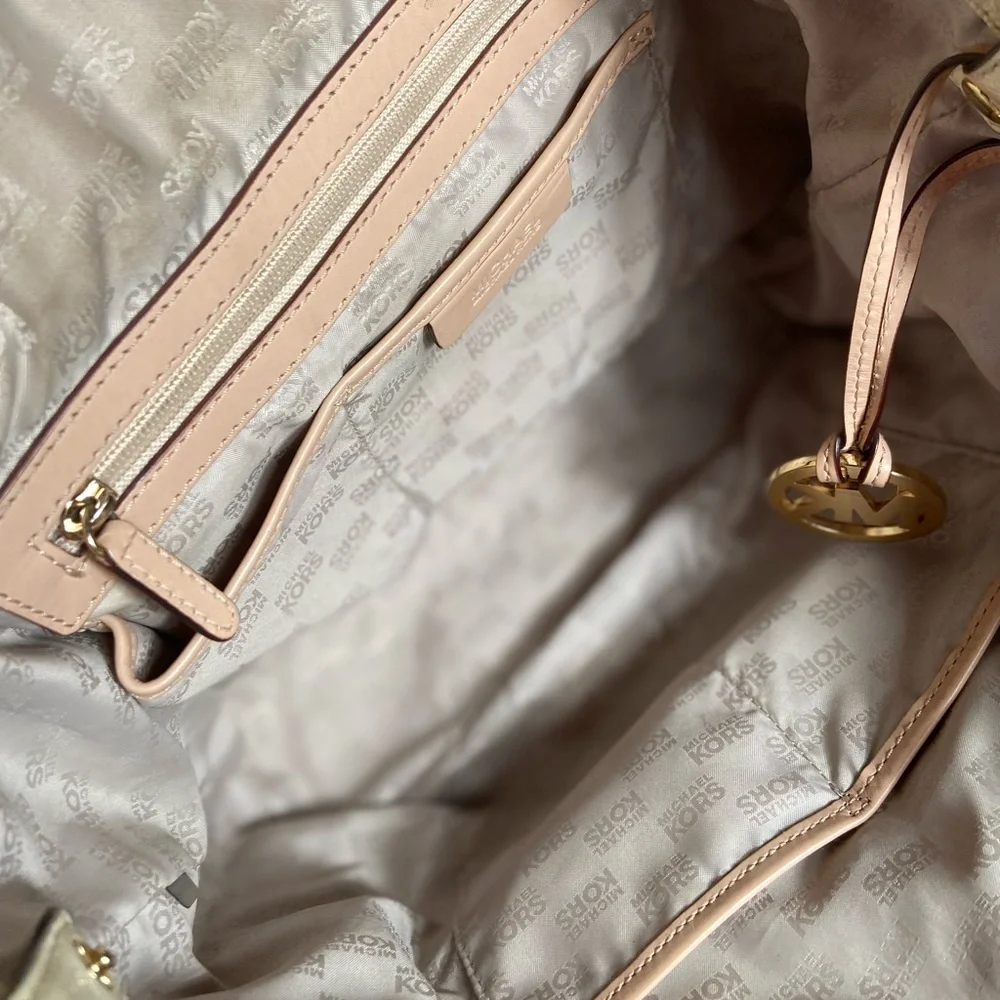 Michael Kors~Soft~Shiny~Cream~Leather~Tote Bag~Dual Adjustable Straps~Logo Charm